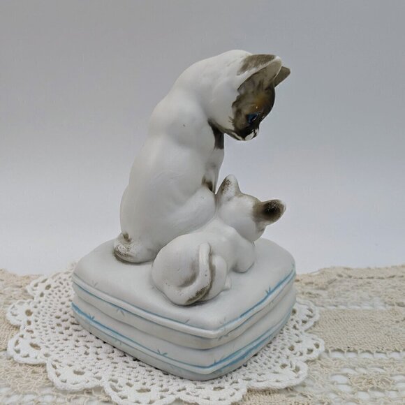Vintage Mann Bisque Porcelain Siamese Cat & Kitten Music Box - Picture 2 of 7
